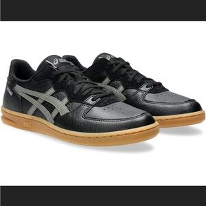 Asics Unisex Skyhand OG Sneakers in Black/Truffle Grey